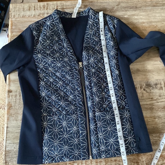 Lululemon Jacket - Picture 4 of 16